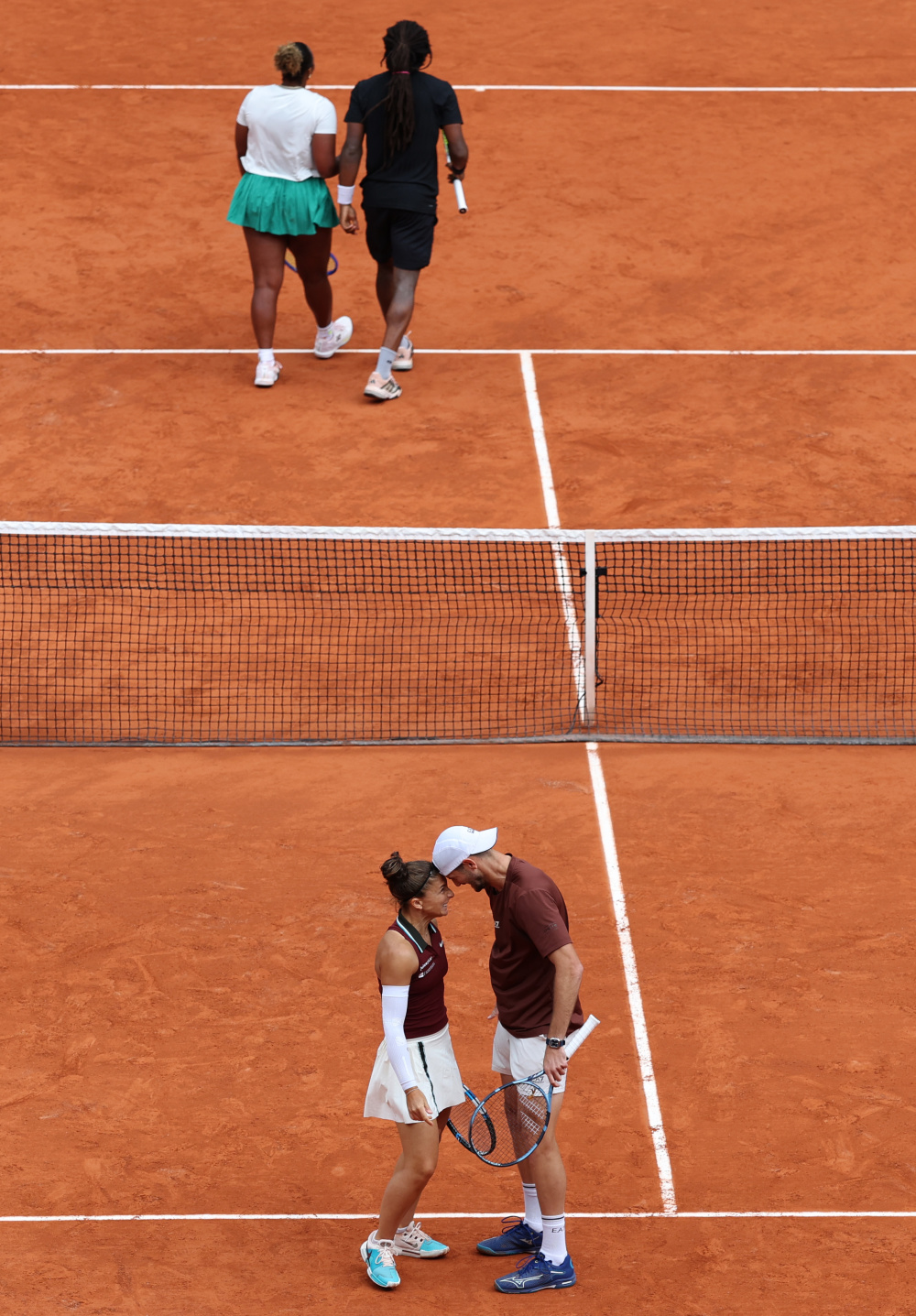 意大利网球队鏖战日本网球队，费德勒关键制胜的简单介绍