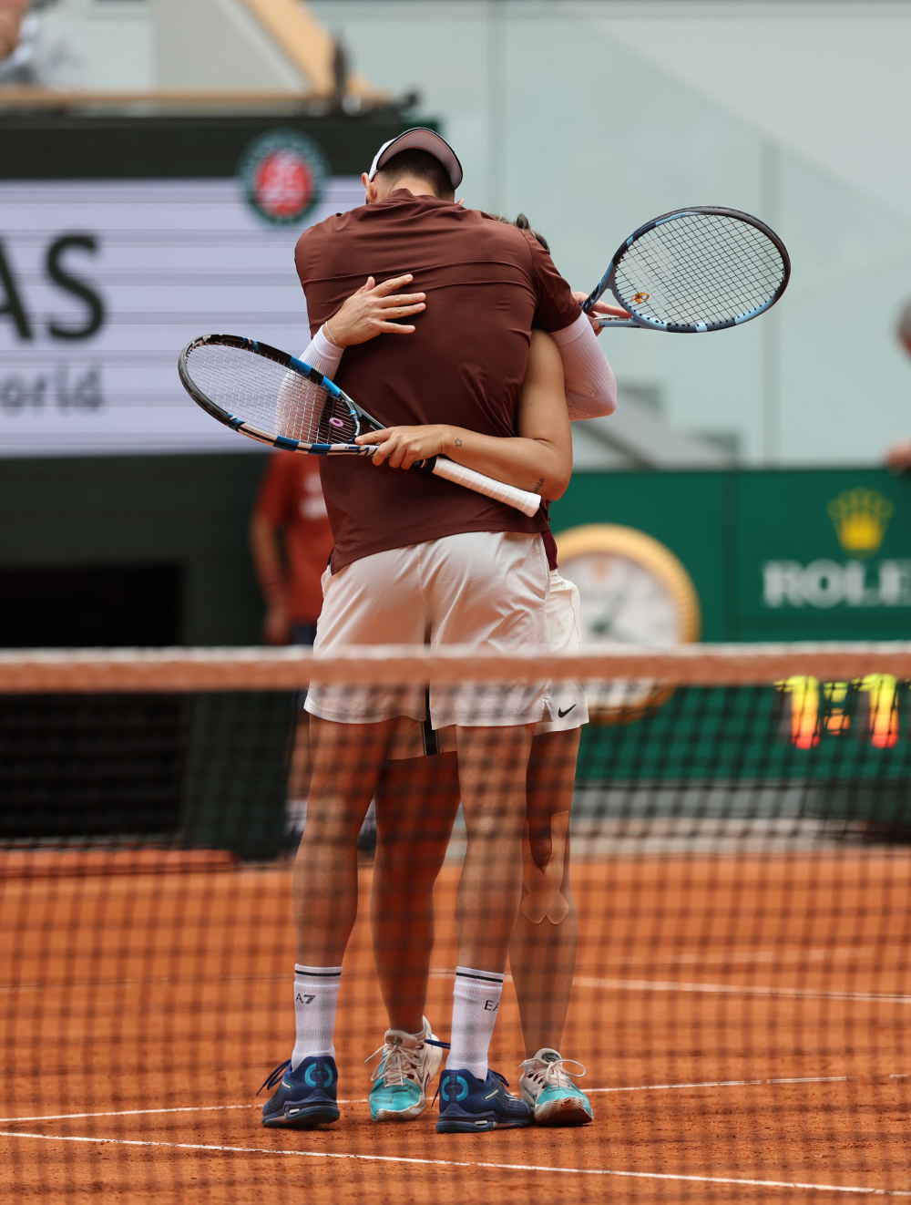 开云APP-意大利网球队鏖战法国网球队，瓦林卡惊艳世界