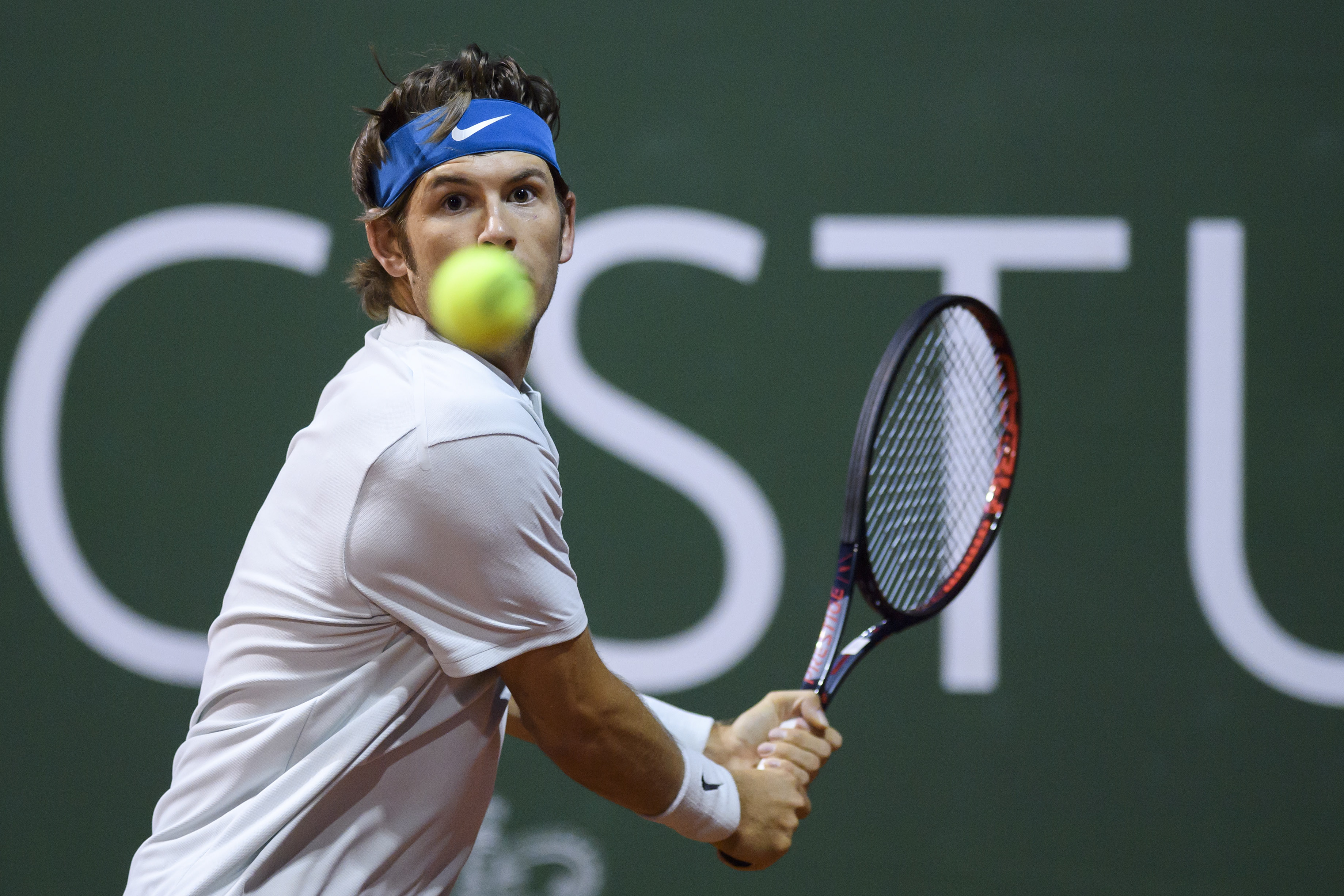 意大利网球队鏖战法国网球队,瓦林卡惊艳世界 意大利网球队鏖战法国网球队,瓦林卡惊艳世界