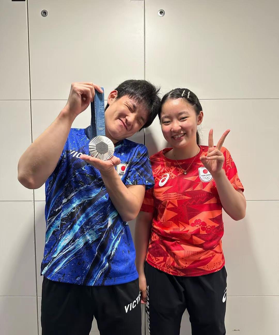 包含德国乒乓球队横扫比利时乒乓球队，张本智和关键制胜的词条