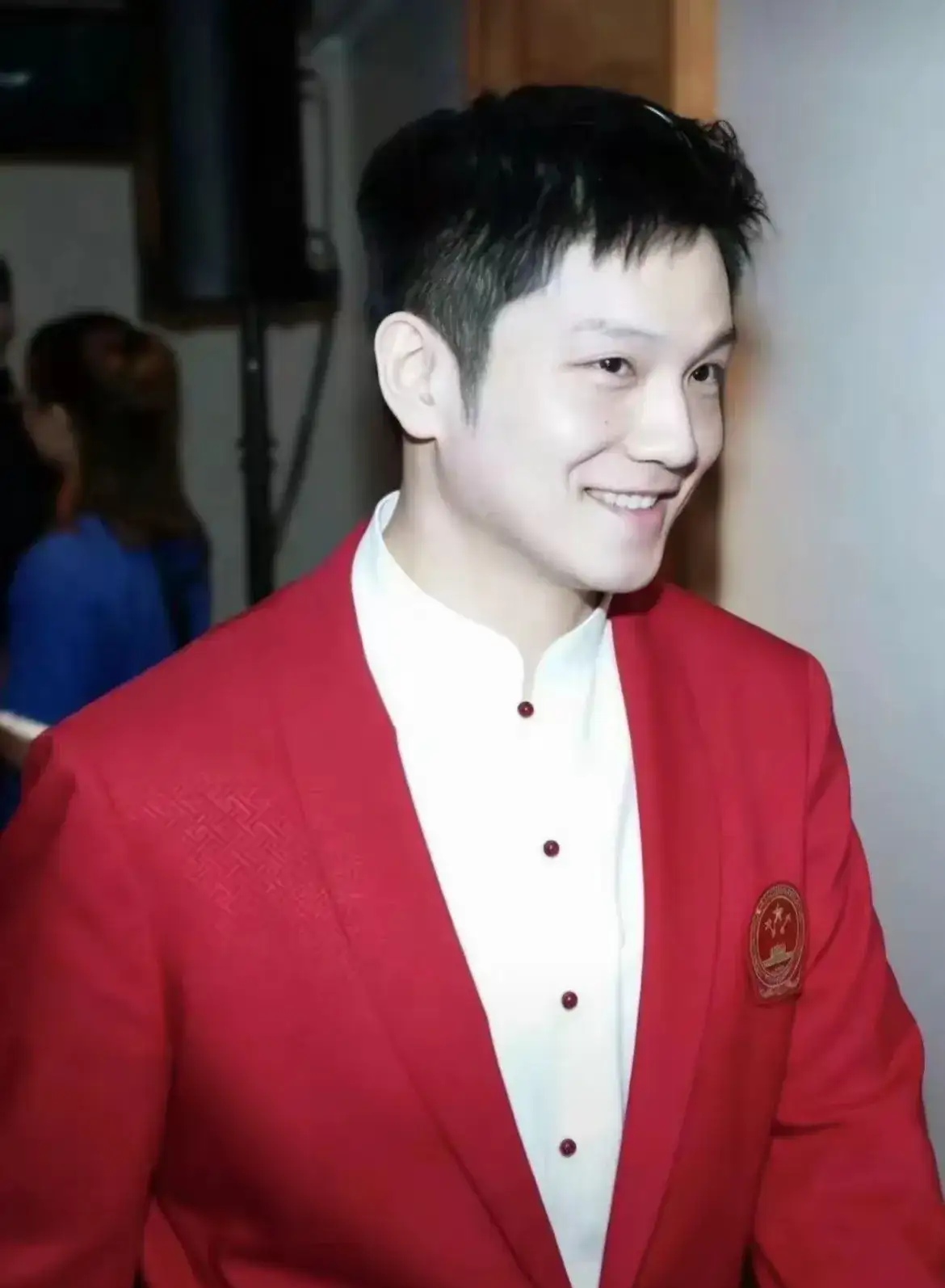 英国乒乓球队轻取中国乒乓球队，樊振东制霸全场的简单介绍