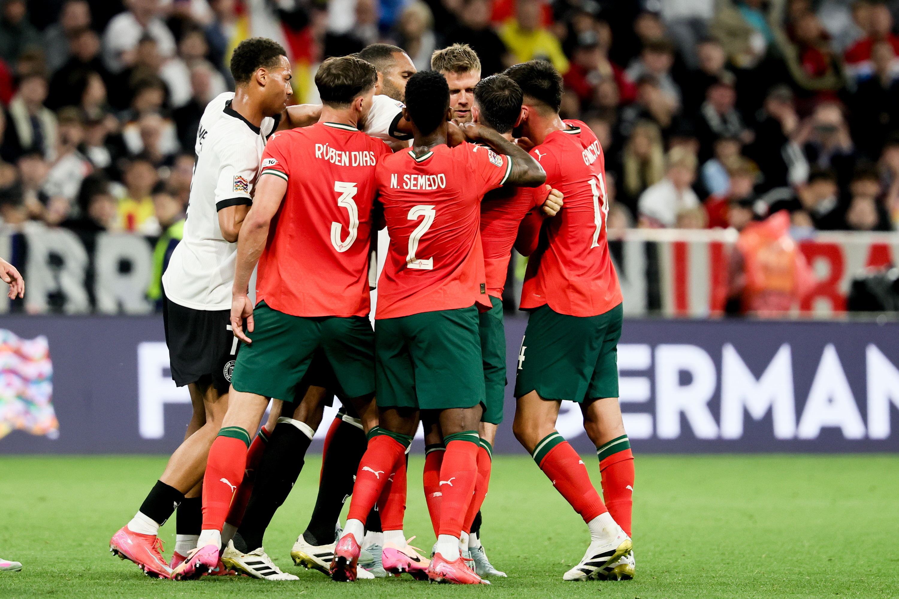 关于欧国联比赛擂台对决,球队奋勇争胜的信息 关于欧国联比赛擂台对决,球队奋勇争胜的信息