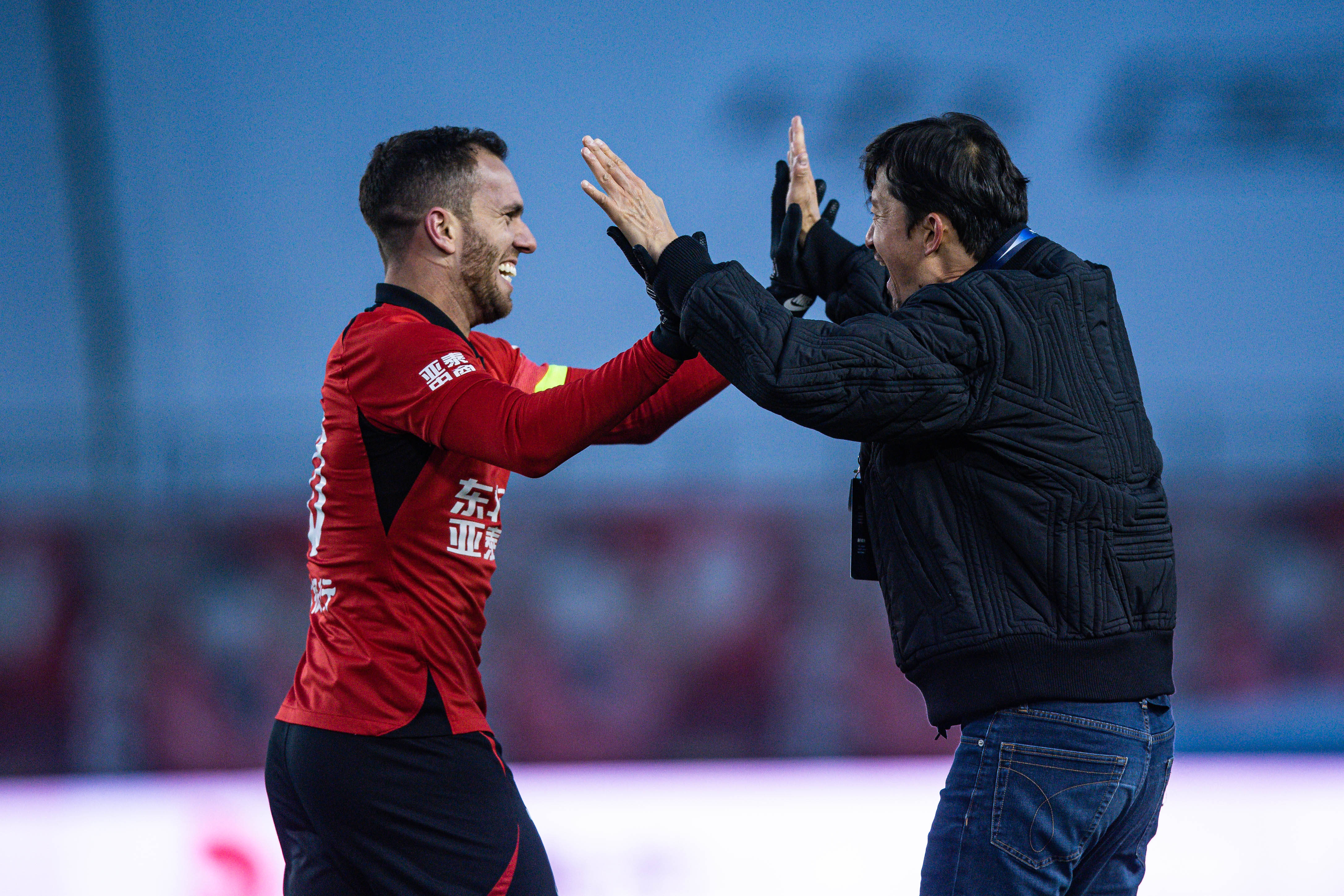 里尔队员合力取胜，实现连胜