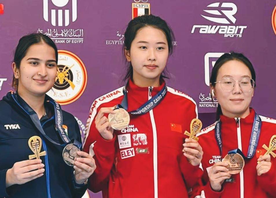 埃及射击选手在比赛中展示高超技艺