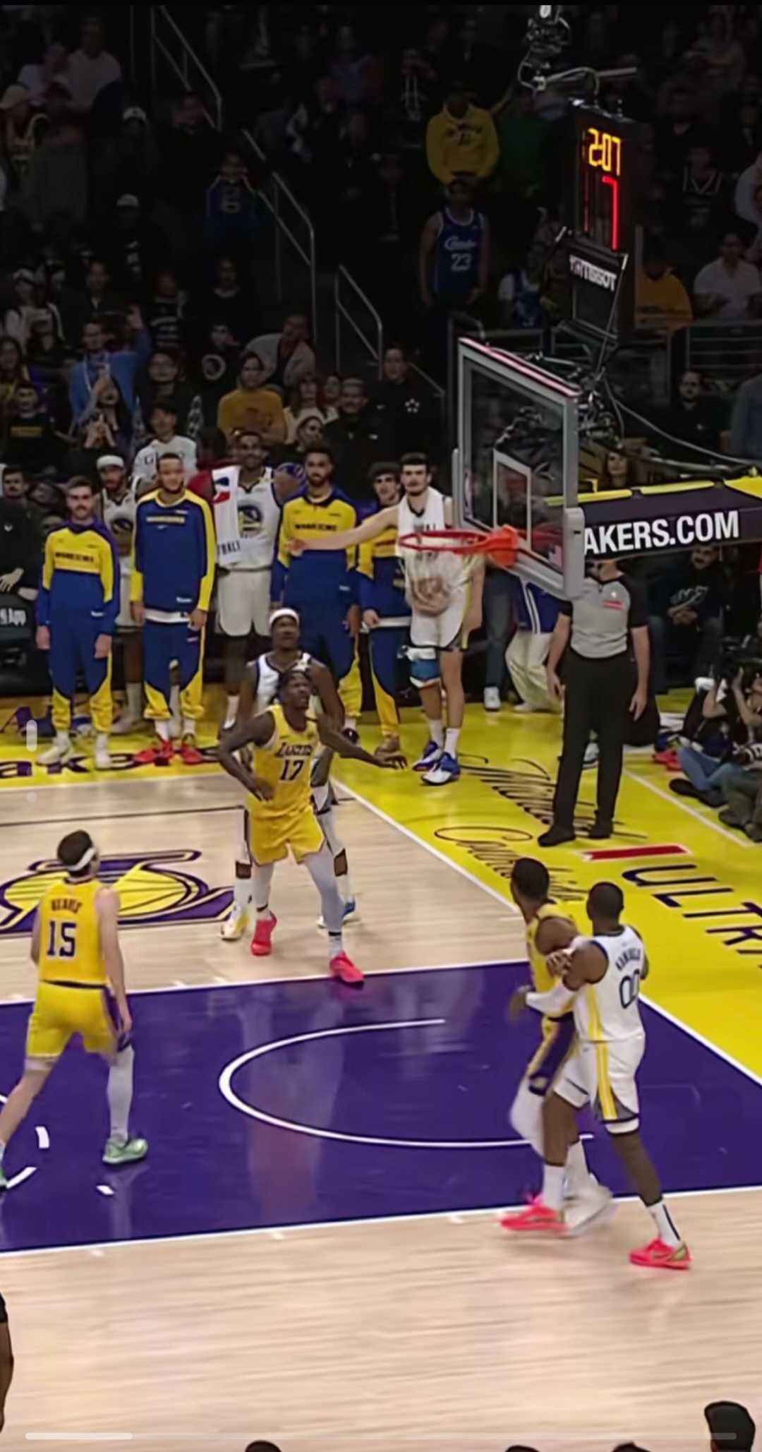 包含勇士主场再胜强敌，稳固西部前列位置的词条