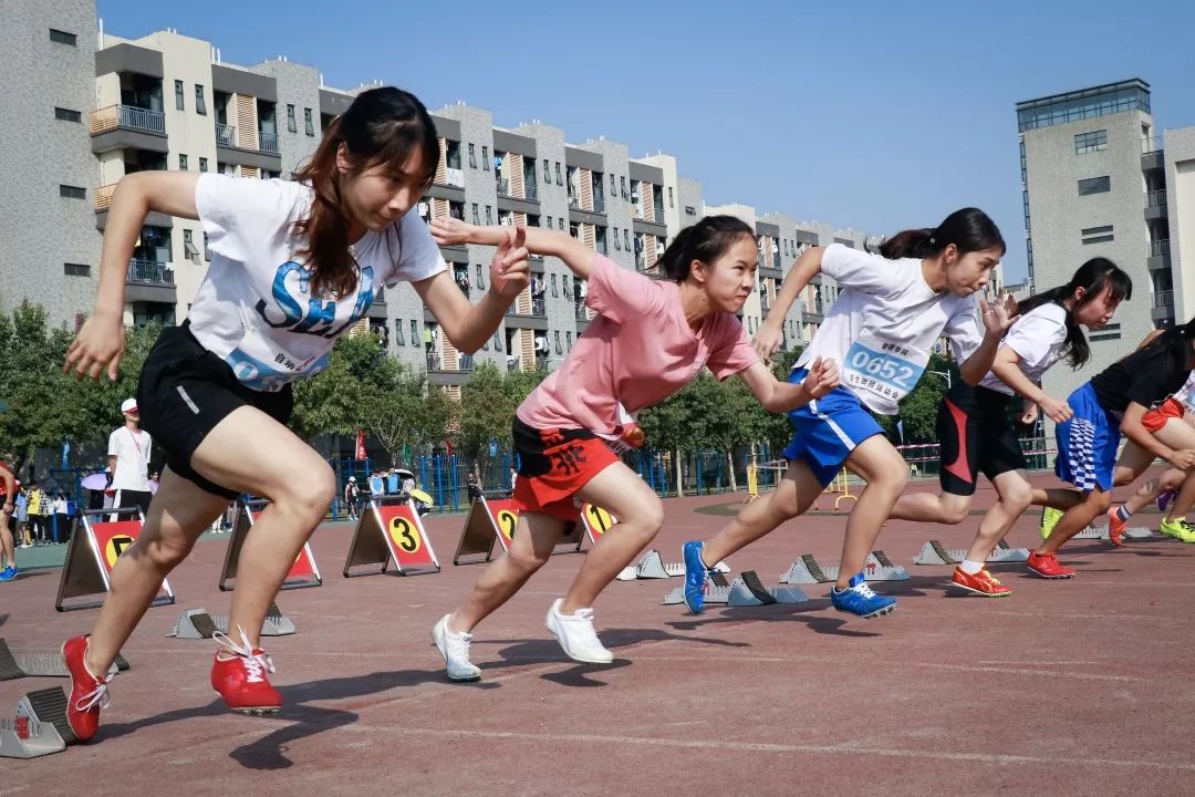 加拿大运动员激情拼搏,勇往直前无所畏惧的简单介绍 加拿大运动员激情拼搏,勇往直前无所畏惧的简单介绍