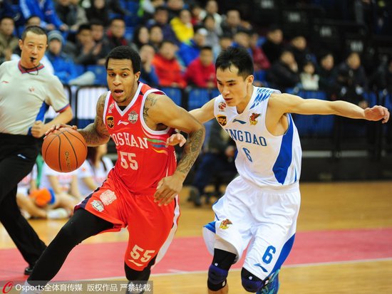 开云APP-关于雄鹿球队转入外援引争议，球迷意见分歧的信息