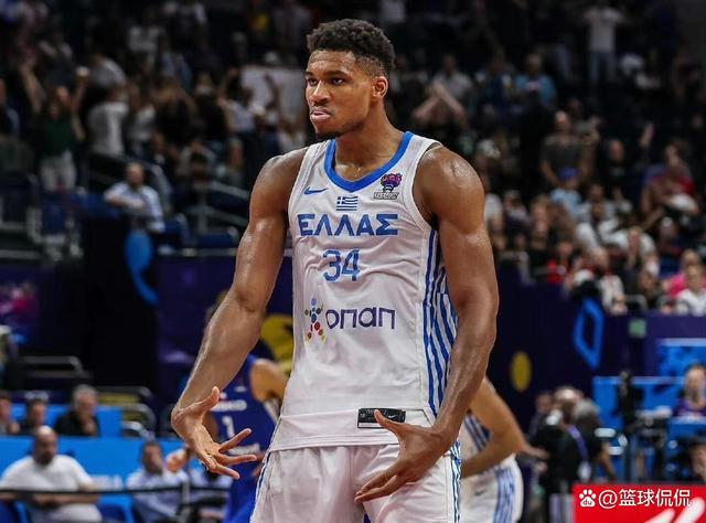 关于雄鹿球队转入外援引争议，球迷意见分歧的信息