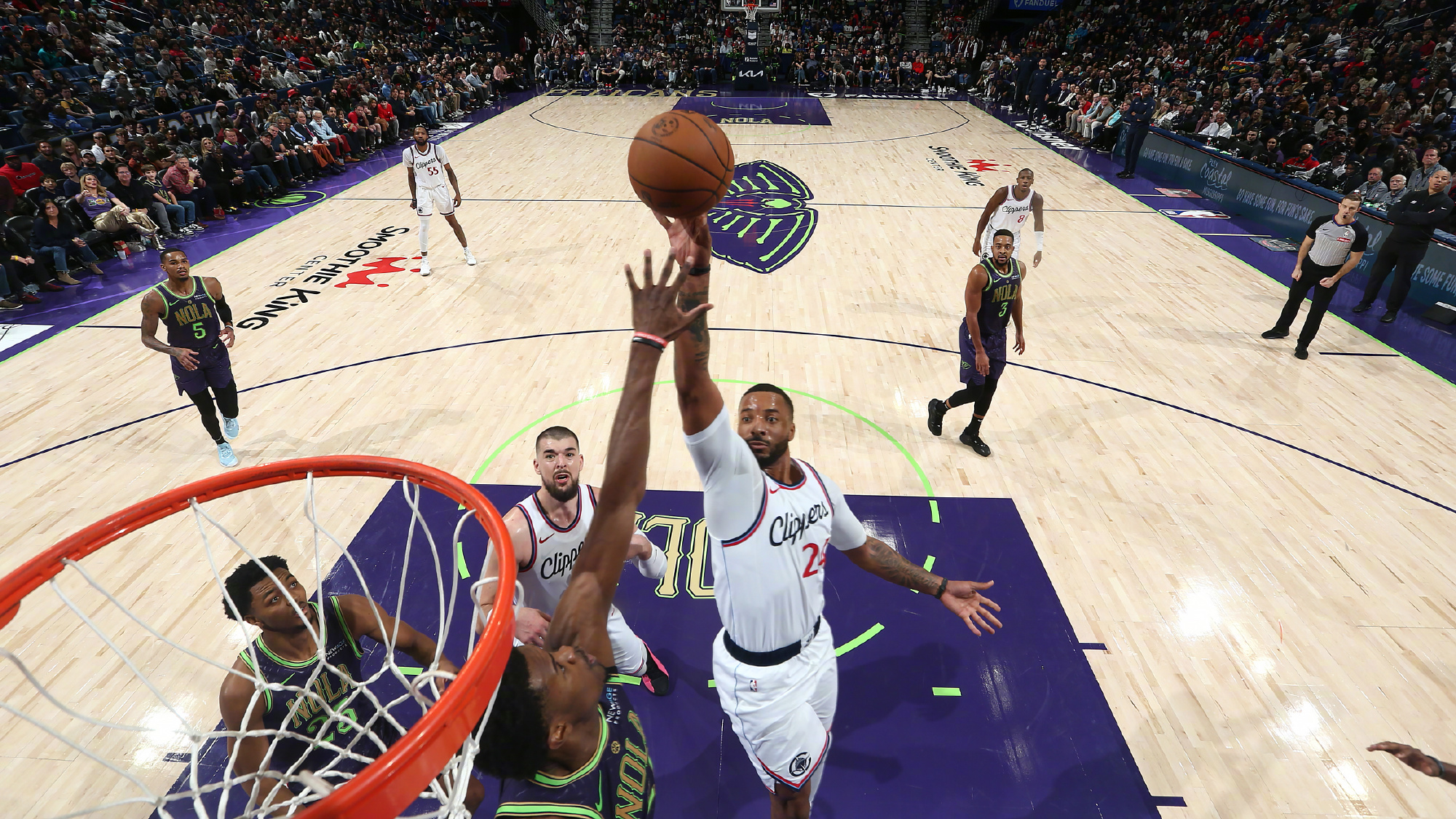 北京队横扫快船，麦科勒姆点燃赛场