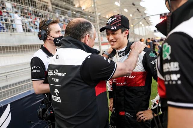 开云体育-包含雷诺车队逆转迈凯伦，佩雷兹带队取胜的词条