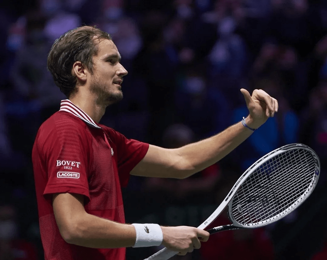 包含英格兰队轻取日本队，奥恰洛夫惊艳四座的词条