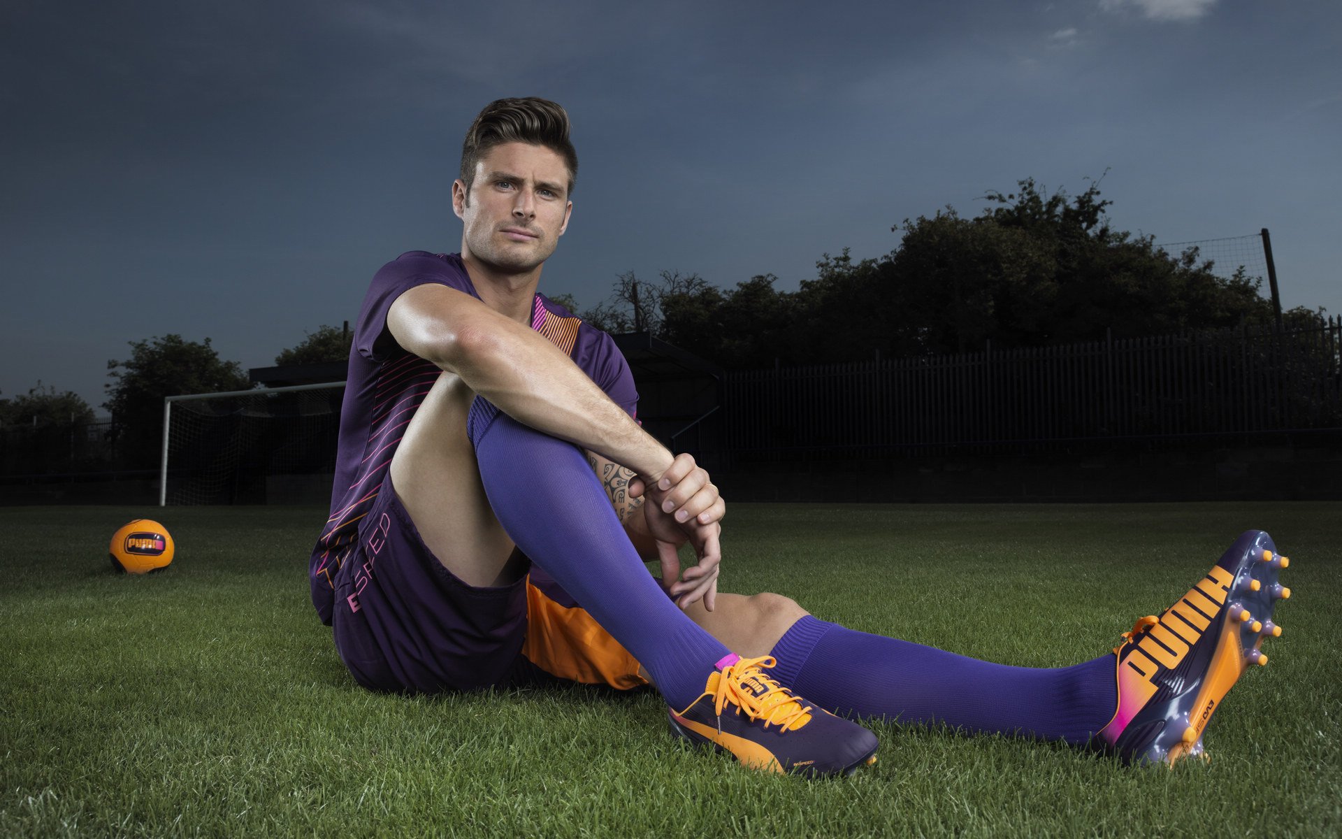 赛道之外，绿茵之上，巴尔韦德关键进球定鼎F1年度争冠之夜