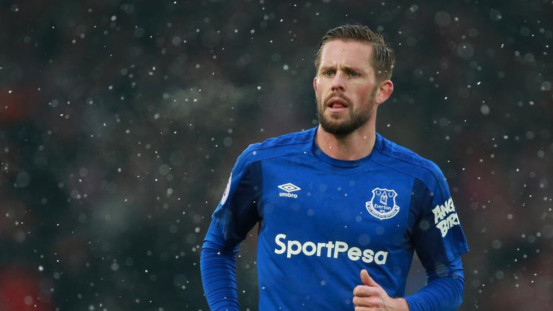 丹麦防守锁死冰岛，巴雷拉持续制造杀伤成关键胜负手