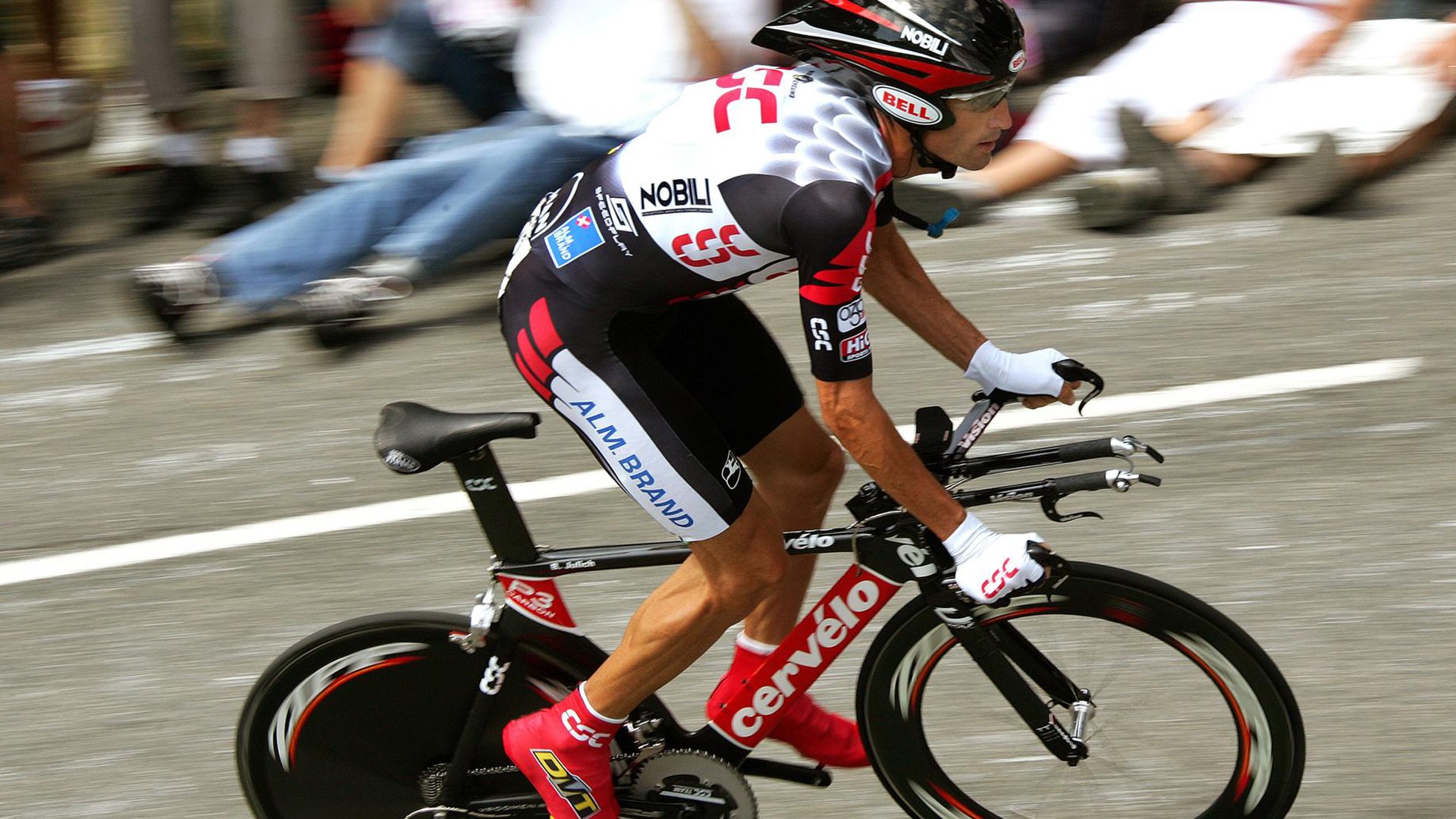 赛道上的逆袭，皮亚斯特里领衔阿斯顿马丁终结索伯王朝